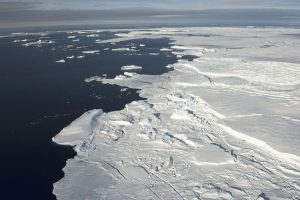 02120_Antarctica_coastal_area