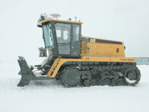 Raid - prototype de machine de nivelage sur base Caterpillar Challenger C65 / en opérations