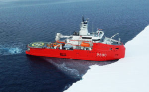 L'astrolabe P800 at seaice edge
