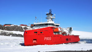 L'astrolabe P800 arriving at Dumont d'Urville